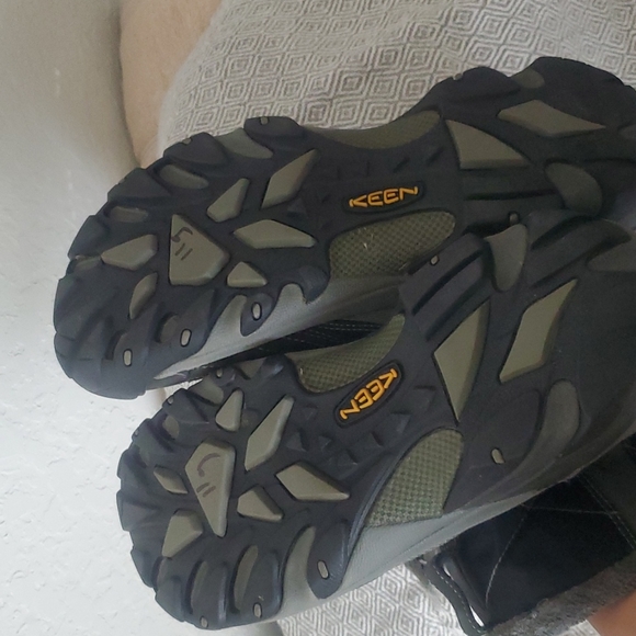 KEEN Fall Winter Boot W10 Charcoal - Picture 10 of 14